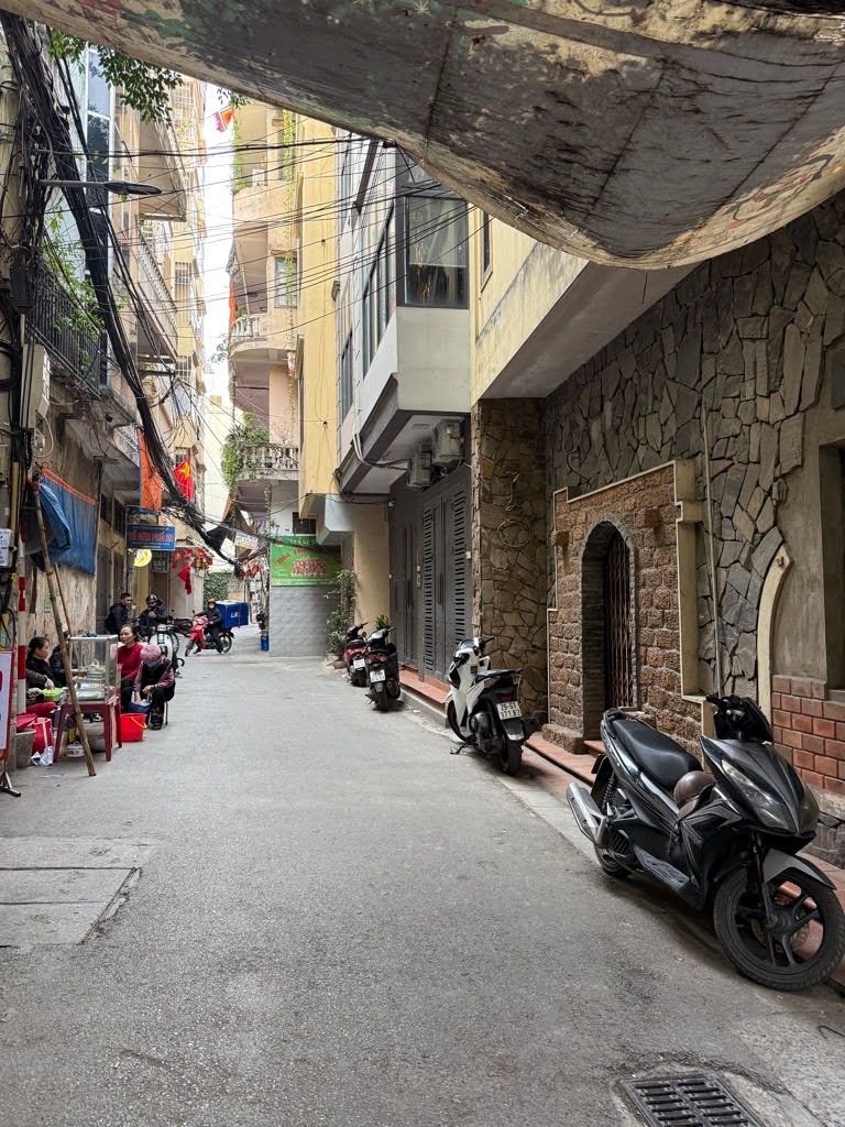 Bán nhà Mặt phố Nguyễn Trãi, DT 40m2, 3 tầng, giá 10 tỷ, ô tô đỗ cửa, kinh doanh tốt